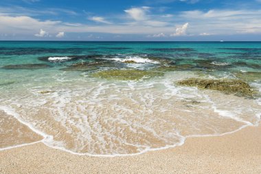 Pingtung, Tayvan 'daki Kenting Ulusal Parkı' nda deniz dalgası.