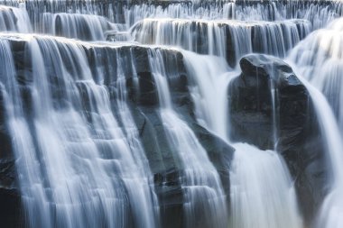 Closeup şelale, doğal arka plan