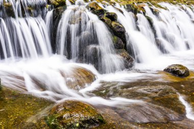 Yakın şelale, doğal arkaplan