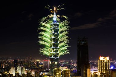 Taipei 101 binasında havai fişek çemberi, TAIWAN.