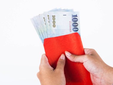 Çin Yeni Yıl Kutlama Konseptini kullanarak Beyaz Arkaplanda Kırmızı Zarflı Tayvan Nakit Parası