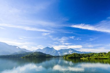 Sabah Sun Moon Gölü Ulusal Sahne Bölgesi manzarası. Bu, Tayvan, Nantou 'da meşhur bir cazibedir..