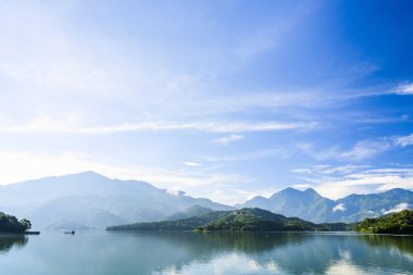 Güneş Ay Gölü 'nün sabahki manzarası, Tayvan, Asya' da ünlü bir cazibe merkezi..