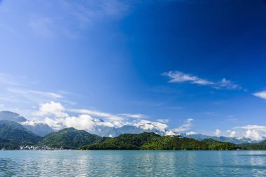 Sabah Sun Moon Gölü Ulusal Sahne Bölgesi manzarası. Bu, Tayvan, Nantou 'da meşhur bir cazibedir..