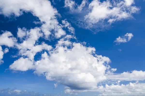 Hermosas Nubes Con Fondo Azul Del Cielo — Foto de Stock