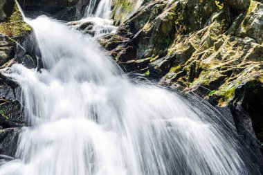 Yakın şelale, doğal arkaplan