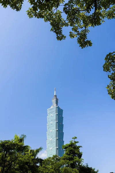 Χαμηλής Γωνίας Θέα Στους Ουρανοξύστες Της Ταϊπέι 101 Στην Ταϊπέι — Φωτογραφία Αρχείου