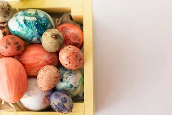 Vrolijk Pasen Pasen Achtergrond Kleurrijke Paaseieren Geïsoleerd Wit — Stockfoto