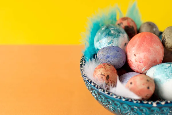 Vrolijk Pasen Pasen Achtergrond Kleurrijke Paaseieren Pantone Eieren — Stockfoto