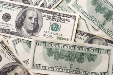 Amerikan doları dokusu. Yüz dolarlık banknotların arka planı.