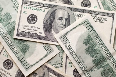 Amerikan doları dokusu. Yüz dolarlık banknotların arka planı.