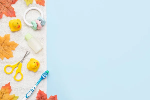 Platt Låg Naturliga Babybad Produkter Kroppsvård För Höstbarn Platt Äggläggning — Stockfoto