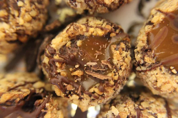 Choklad Och Nötter Cookies Makro Närbild Ovanifrån — Stockfoto