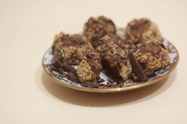 Schokolade Nuss Kekse Auf Einem Teller — Stockfoto