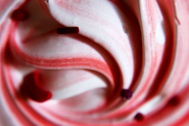 Parlak kremalı pasta yakın plan. Arkaplan