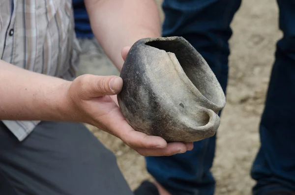 Arkeolog elinde yeni yapı