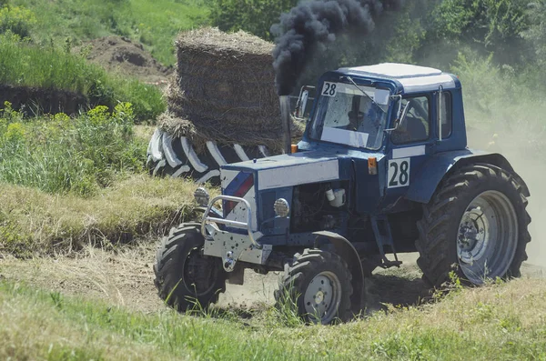 Une Course Tracteurs Sur Terrain Automne — Photo