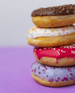 Lokmalar birbiri üstüne yalan