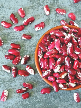 Dağınık kırmızı beyaz fasulye.