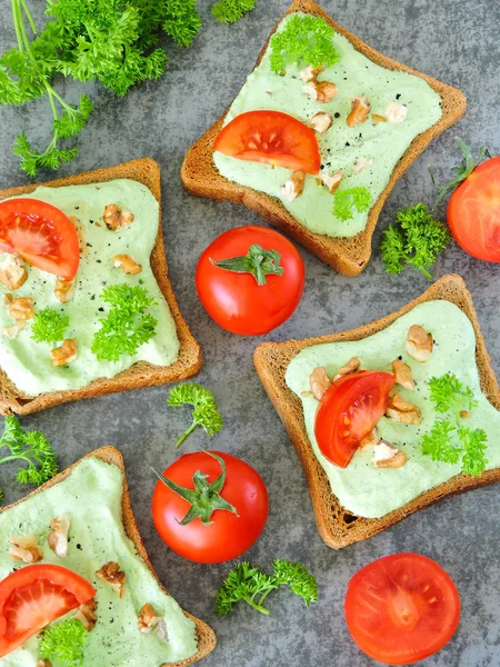 Toast Green Cottage Cheese Nuts Tomatoes Rye Toast Concept Useful — Stock Photo, Image