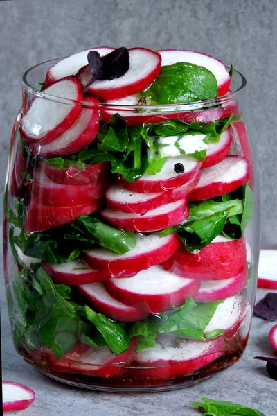 Insalata Nel Barattolo Insalata Fitness Con Ravanello Spinaci Alimenti Contenenti — Foto Stock