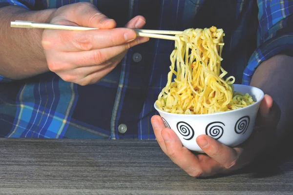 Men Hands Hold Noodles Chopsticks Chinese Noodles Sticks Hands — Stock Photo, Image