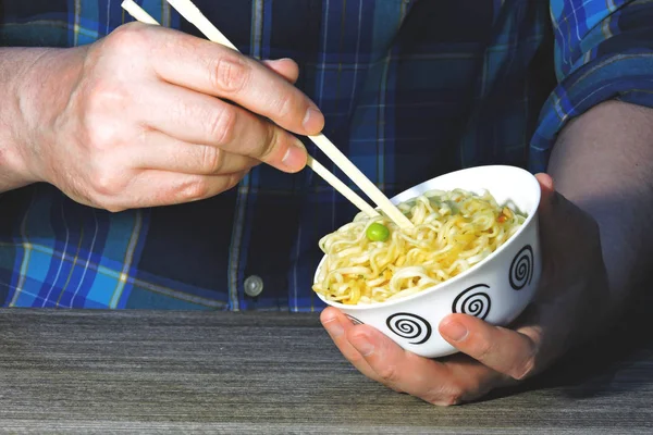 Men Hands Hold Noodles Chopsticks Chinese Noodles Sticks Hands — Stock Photo, Image