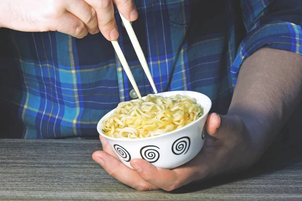 Men Hands Hold Noodles Chopsticks Chinese Noodles Sticks Hands — Stock Photo, Image