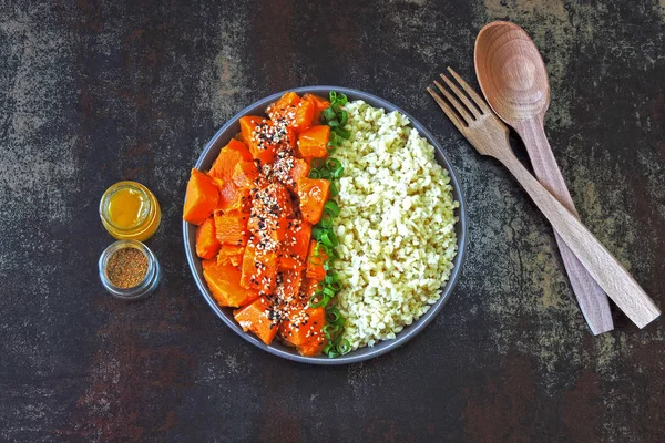 Vegan Mangkuk Dengan Bulgur Dan Labu Makanan Sehat Yang Lezat — Stok Foto