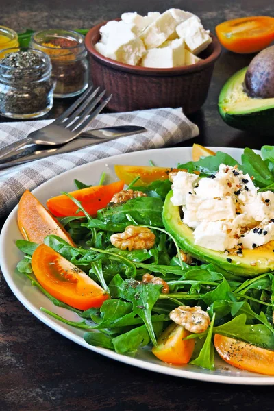 Gesunder Fitness Salat Mit Rucola Avocado Feta Und Gelben Kirschtomaten — Stockfoto