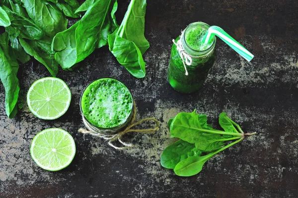 Špenát Smoothie Limetkovou Šťávou Detoxikační Nápoj Listovým Špenátem Vápno Špenát — Stock fotografie