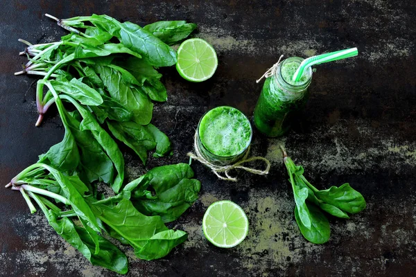 Špenát Smoothie Limetkovou Šťávou Detoxikační Nápoj Listovým Špenátem Vápno Špenát — Stock fotografie