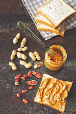 Fıstık ezmesi ve fıstık ezmesi. Vejetaryen yemeği. Keto atıştırmalığı. Sebze protein konsepti.