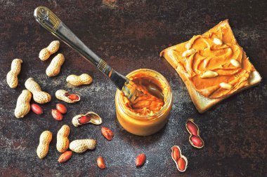 Fıstık ezmesi ve fıstık ezmesi. Vejetaryen yemeği. Keto atıştırmalığı. Sebze protein konsepti.