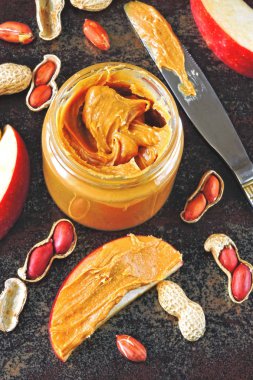 Fıstık ezmesi ve fıstık ezmesi. Vejetaryen yemeği. Keto atıştırmalığı. Sebze protein konsepti.