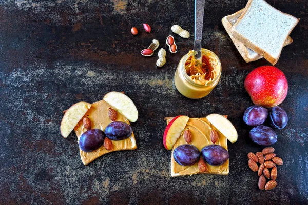 Animal Face Toasts Peanut Butter Fruit Healthy Breakfast Children — Stock Photo, Image