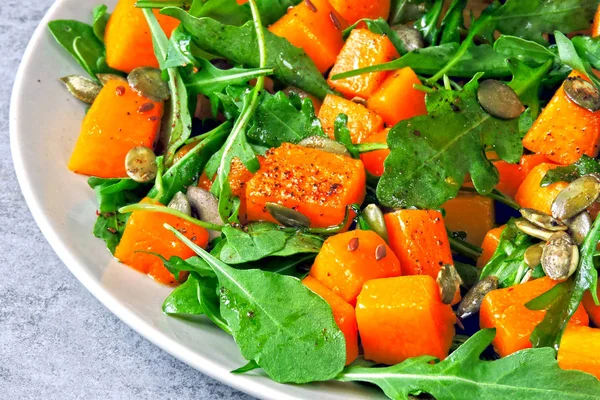 Ensalada Calabaza Con Rúcula Ensalada Otoño Con Calabaza Rúcula Ensalada —  Fotos de Stock