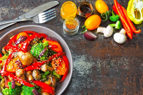 Cuenco Vegano Con Ensalada Verduras Tibias Champiñones Una Idea Para — Foto de Stock