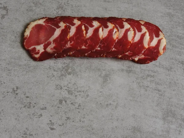 Gerookt Varkensvlees Dun Gesneden Cirkels Van Gerookt Varkensvlees — Stockfoto