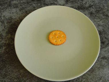 Lanet kraker. Yuvarlak çıtır kurabiyeler..