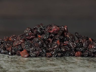 Kuru üzümler yaklaşıyor. Kurutulmuş üzüm..