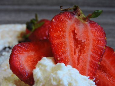 Çilekli pirinç keki. Makro.