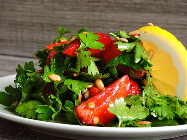 Salada Morango Com Sementes Salsa Girassol — Fotografia de Stock