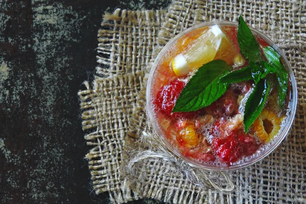 Taze Yapımı Ahududu Naneli Limonata Ahududu Nane Ile Yaz Limonatasını — Stok fotoğraf