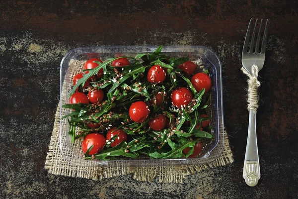 Gesunde Salat Rucola Kirsche Lunchbox Diätsalat — Stockfoto