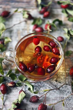 Taze gül suyu çayı. Seçici odaklanma. Makro.