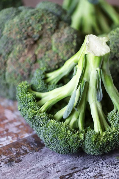 Taze Brokoli Kafalar Vejetaryen Diyeti Brokoli Yemenin Faydaları — Stok fotoğraf