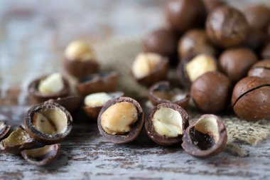 Macadamia fındığı. Dünyanın en çetin cevizleri. Keto diyeti. Keto atıştırmalığı.