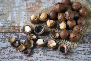 Macadamia fındığı. Dünyanın en çetin cevizleri. Keto diyeti. Keto atıştırmalığı.
