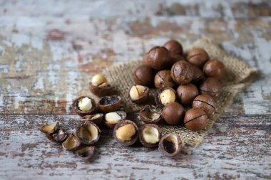 Macadamia fındığı. Dünyanın en çetin cevizleri. Keto diyeti. Keto atıştırmalığı.